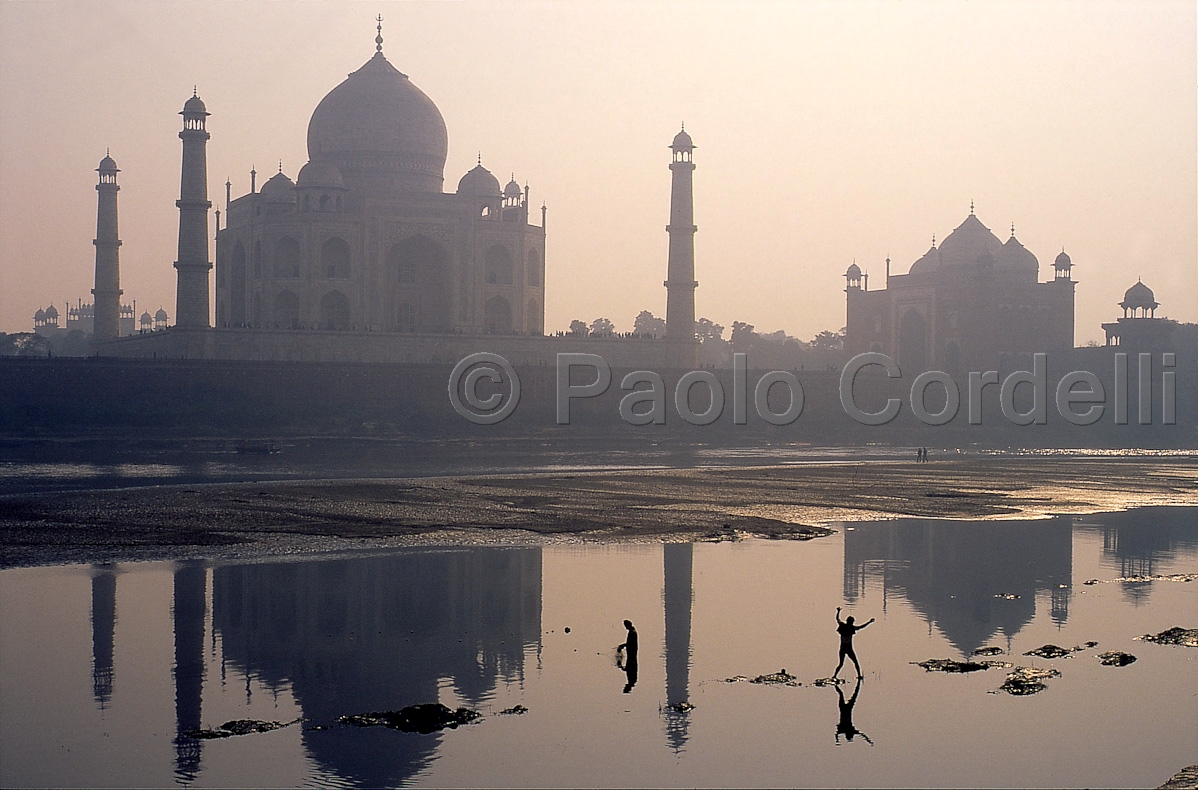 Taj Mahal and Yamuna River, Agra, India
 (cod:India 42)